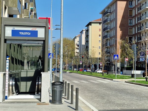 appartamento in vendita a Milano in zona Lorenteggio