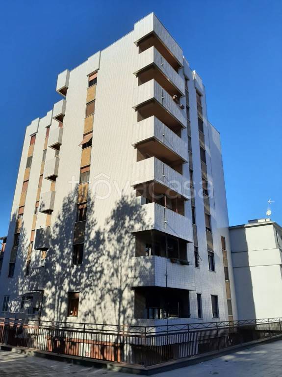 appartamento in vendita a Milano in zona Corvetto