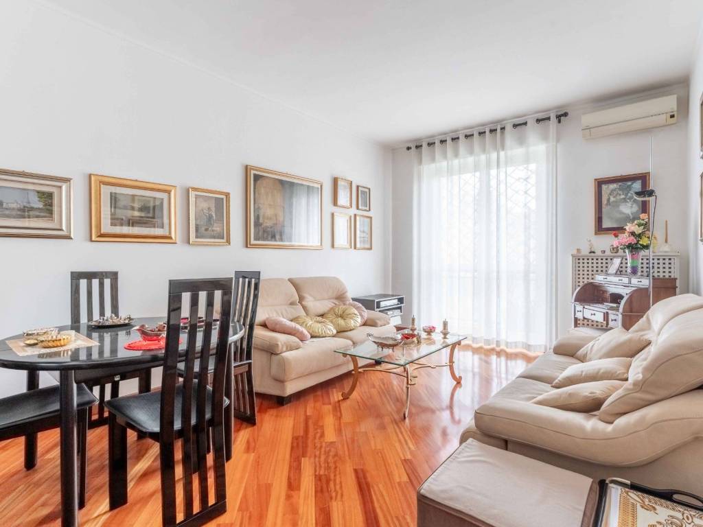 appartamento in vendita a Milano in zona Stadera