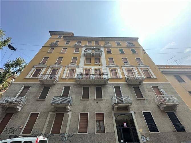 ufficio in vendita a Milano in zona Lorenteggio