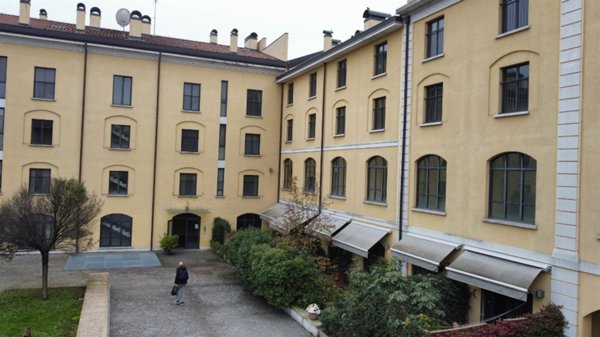 appartamento in vendita a Milano in zona Famagosta