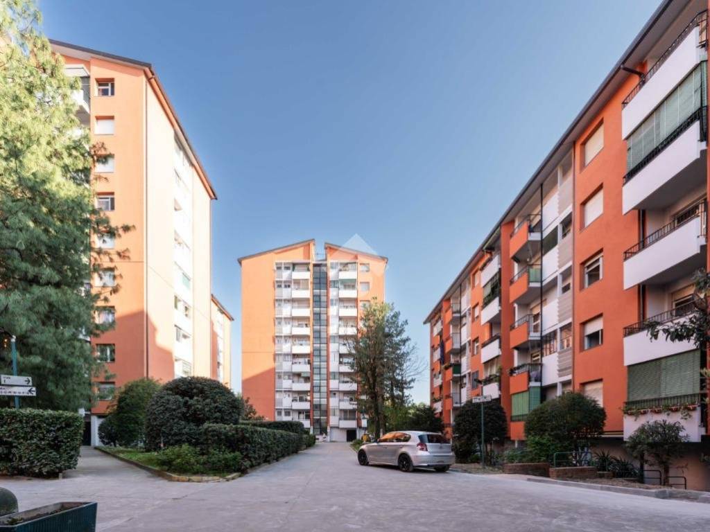 appartamento in vendita a Milano in zona Famagosta