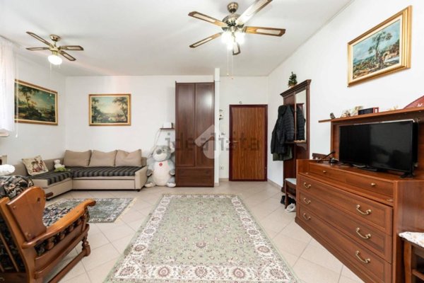 appartamento in vendita a Milano in zona Lorenteggio
