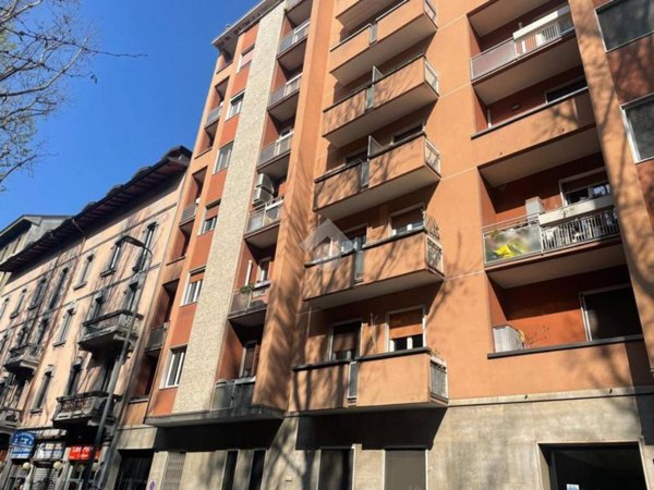 appartamento in vendita a Milano in zona Lorenteggio