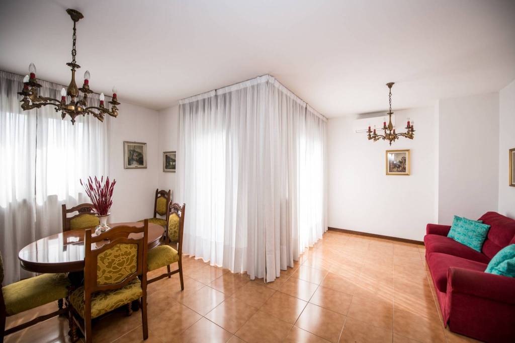 appartamento in vendita a Milano in zona Quinto Romano
