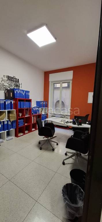 ufficio in vendita a Milano in zona Guastalla