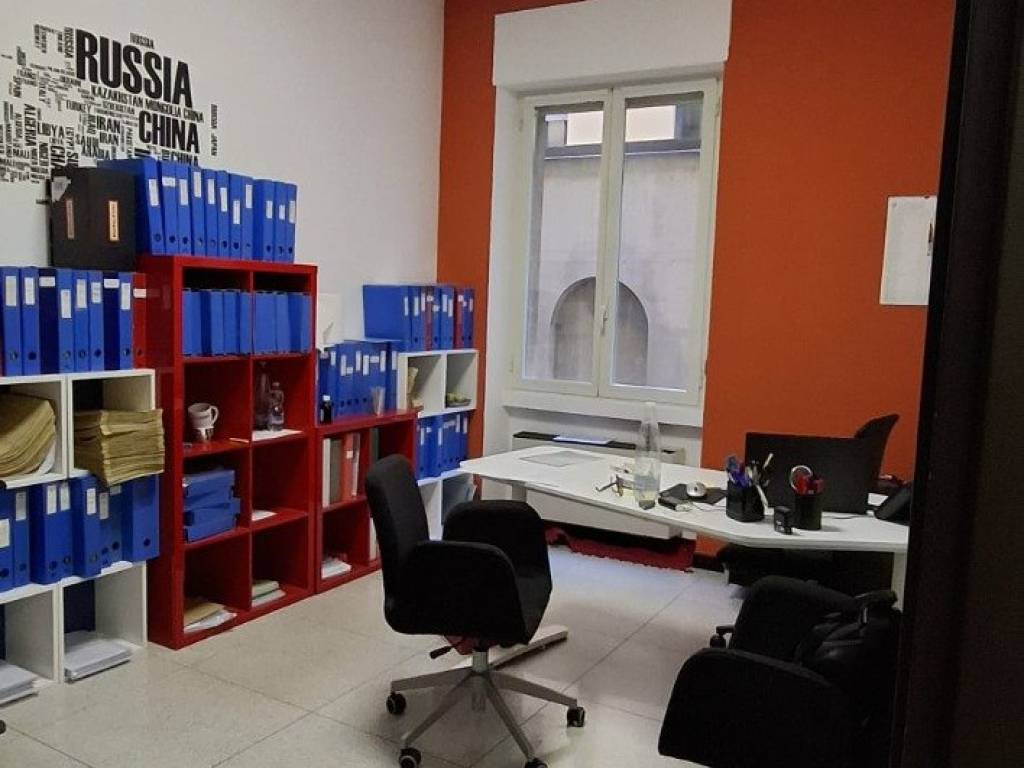 ufficio in vendita a Milano in zona Guastalla