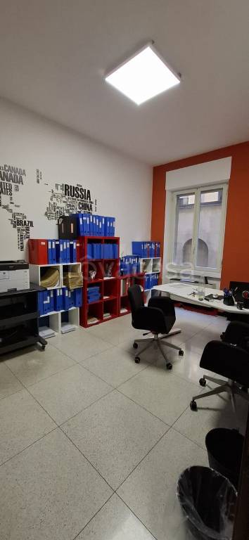 ufficio in vendita a Milano in zona Guastalla