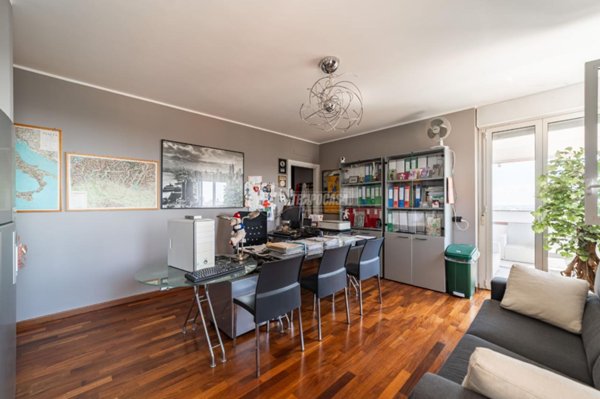 appartamento in vendita a Milano in zona Adriano