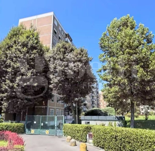 ufficio in vendita a Milano in zona Gratosoglio