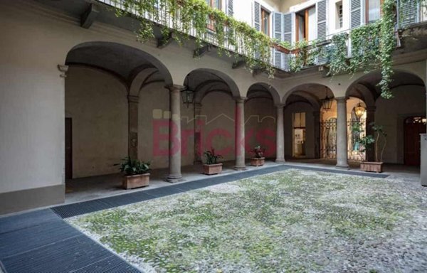 ufficio in vendita a Milano in zona Sant'Ambrogio