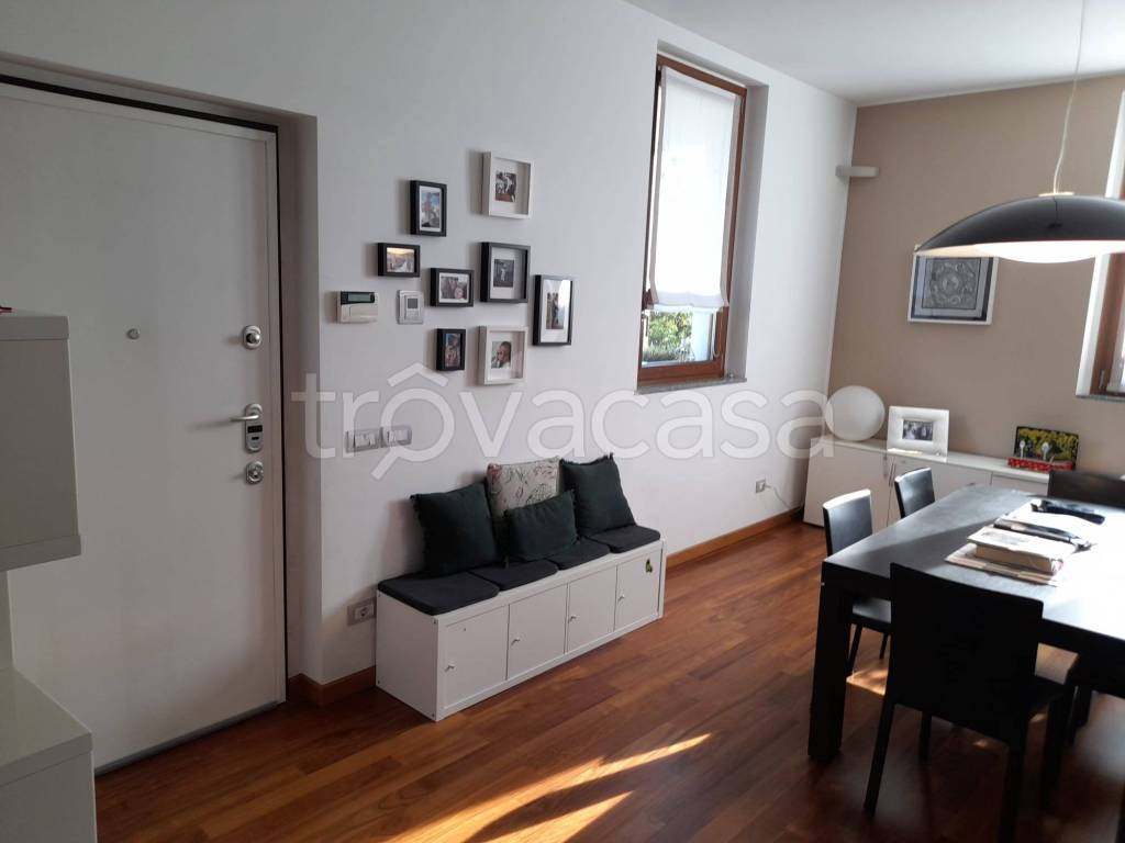 casa indipendente in vendita a Milano in zona Famagosta