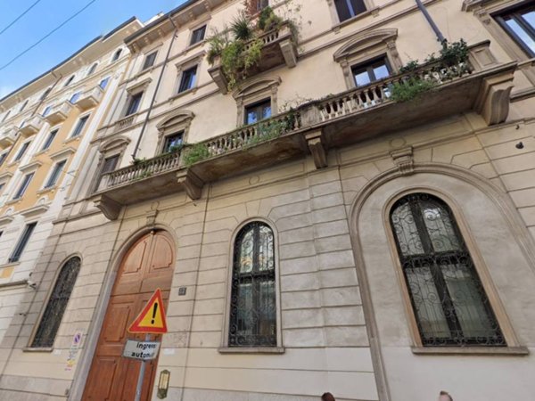 appartamento in vendita a Milano in zona Sant'Ambrogio