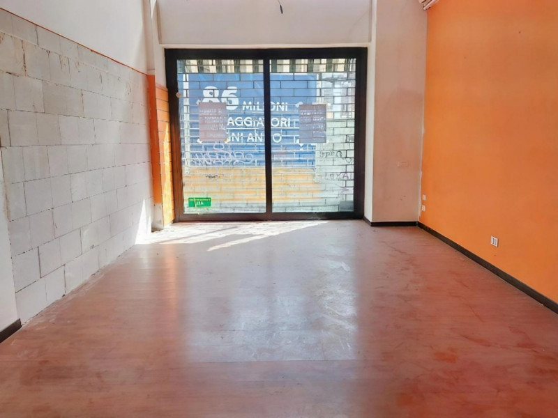 negozio in vendita a Milano in zona Porta Romana