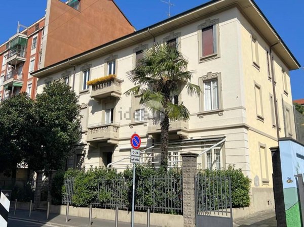 appartamento in vendita a Milano in zona Dergano
