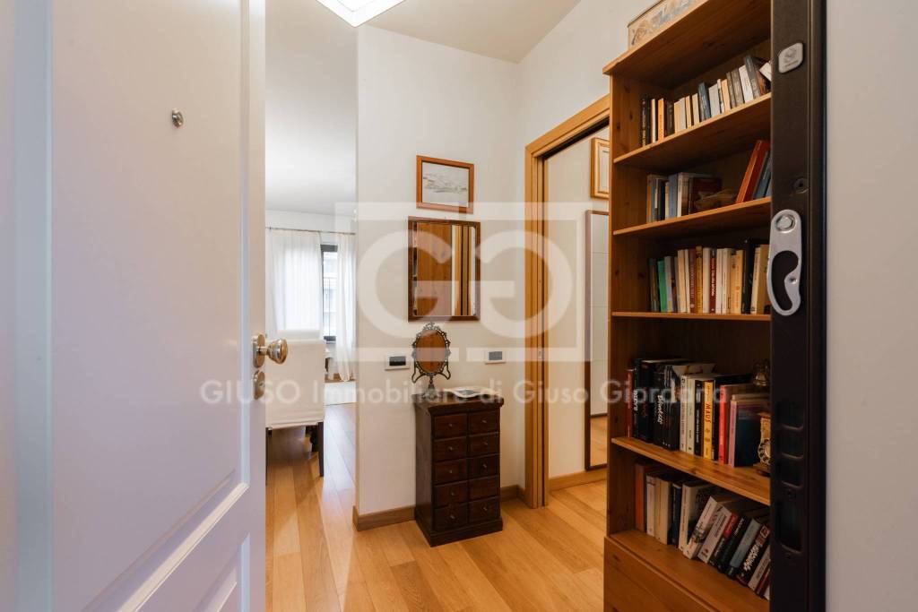 appartamento in vendita a Milano in zona Famagosta