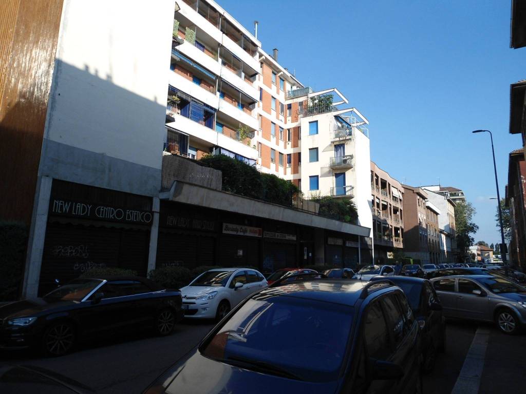 appartamento in vendita a Milano in zona Lorenteggio
