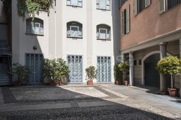 casa indipendente in vendita a Milano in zona Guastalla