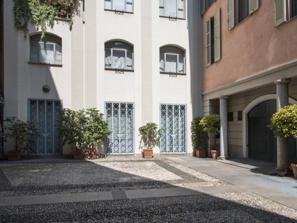 appartamento in vendita a Milano in zona Guastalla