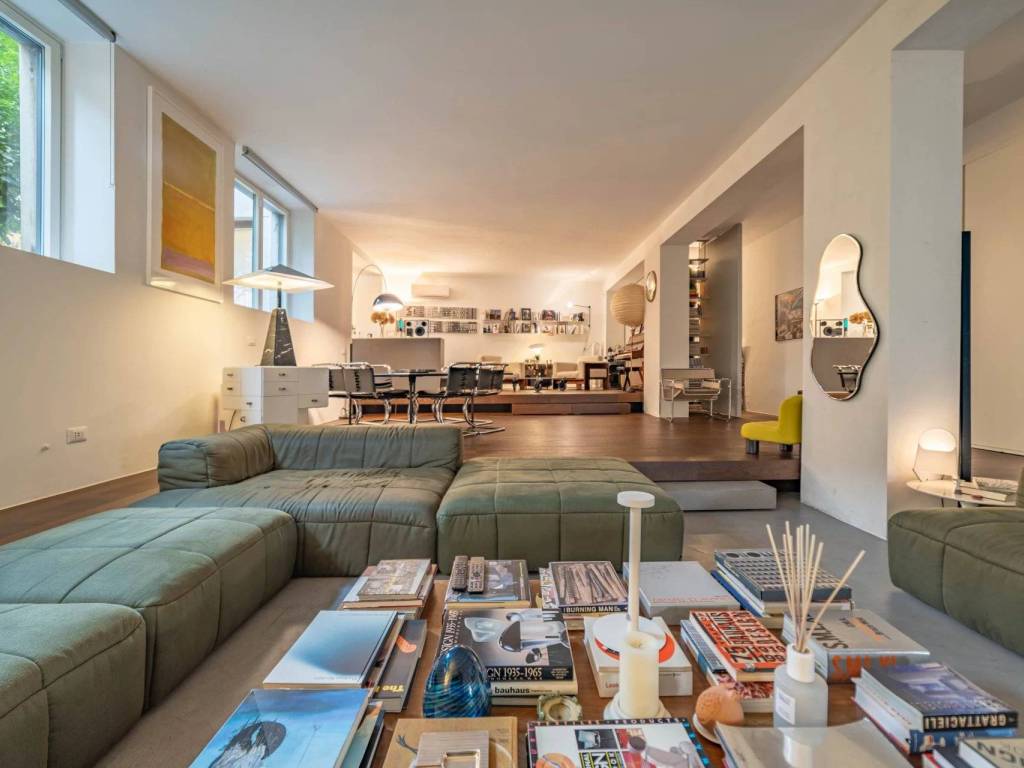 appartamento in vendita a Milano in zona Porta Nuova