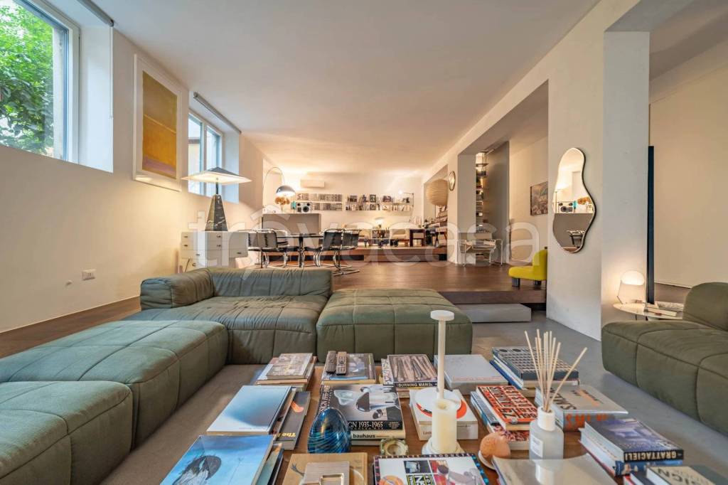 appartamento in vendita a Milano in zona Porta Nuova