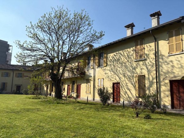 appartamento in vendita a Milano in zona Lambrate