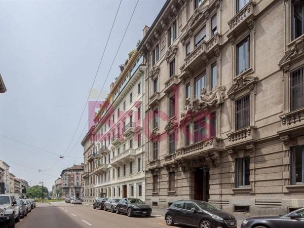 ufficio in vendita a Milano in zona Guastalla
