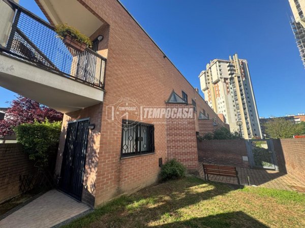 casa indipendente in vendita a Milano in zona Ronchetto sul Naviglio