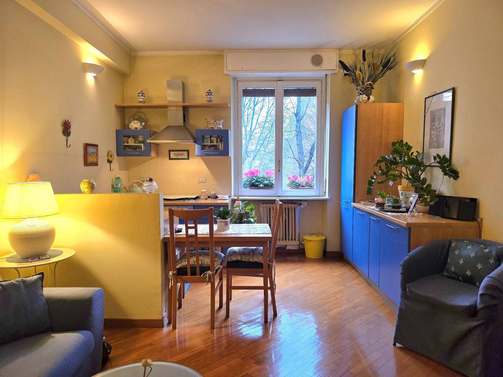 appartamento in vendita a Milano in zona Sempione