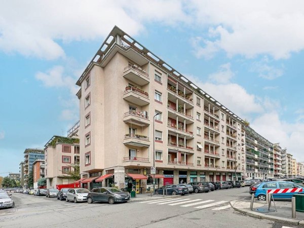 appartamento in vendita a Milano in zona Lorenteggio