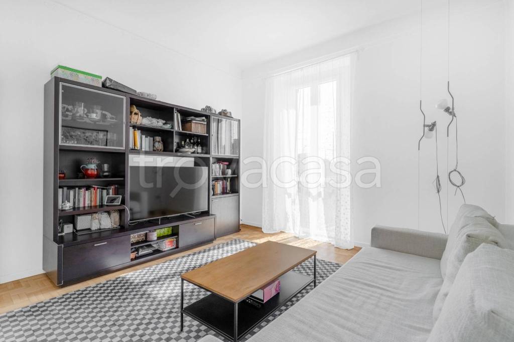 appartamento in vendita a Milano in zona Cascina dei Pomi