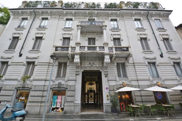 appartamento in vendita a Milano in zona Cadorna