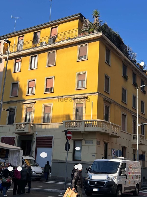 appartamento in vendita a Milano in zona Lorenteggio