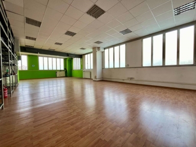 negozio in vendita a Milano in zona Lorenteggio