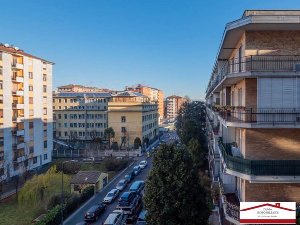 appartamento in vendita a Milano in zona Corvetto