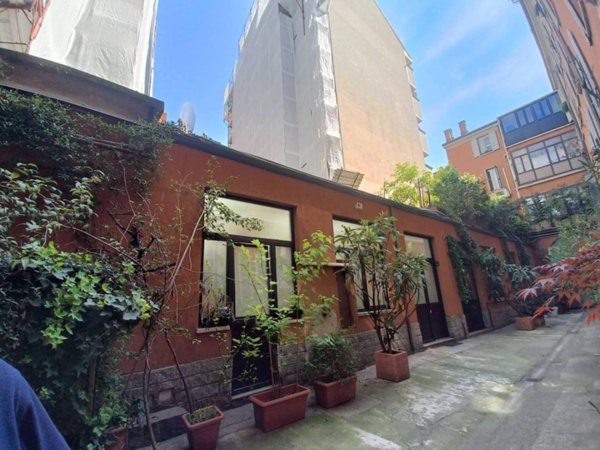 appartamento in vendita a Milano in zona Porta Ticinese