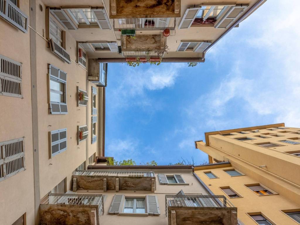 appartamento in vendita a Milano in zona Sant'Ambrogio