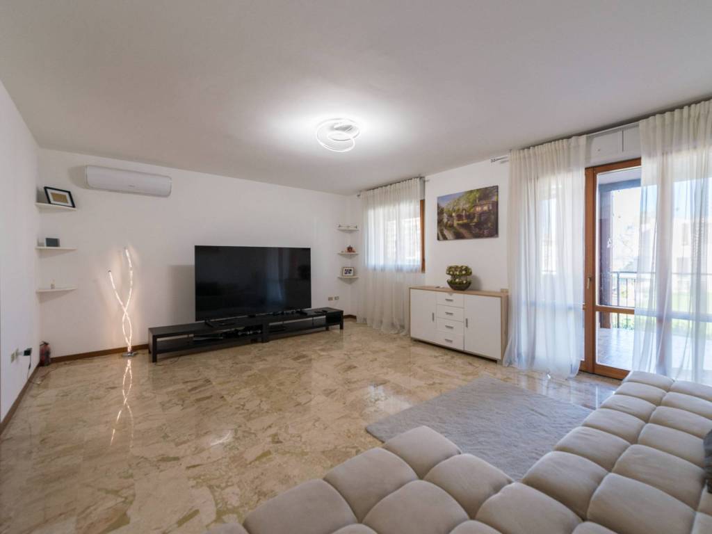 appartamento in vendita a Milano in zona Gratosoglio