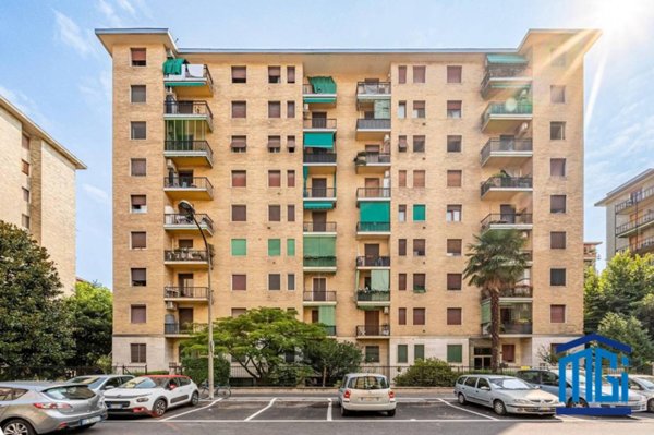 appartamento in vendita a Milano in zona Lorenteggio