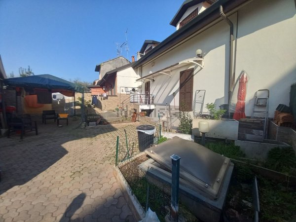 casa indipendente in vendita a Milano in zona Baggio