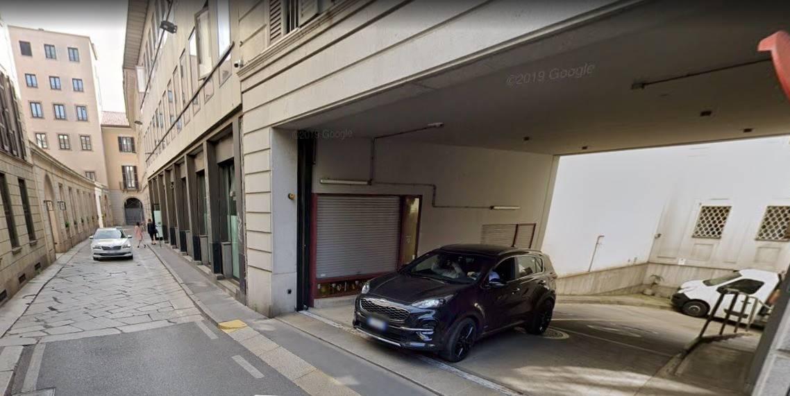 negozio in vendita a Milano in zona Sant'Ambrogio