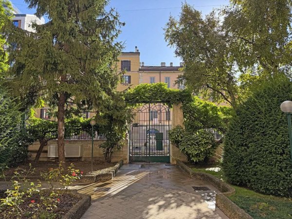 appartamento in vendita a Milano in zona Porta Genova