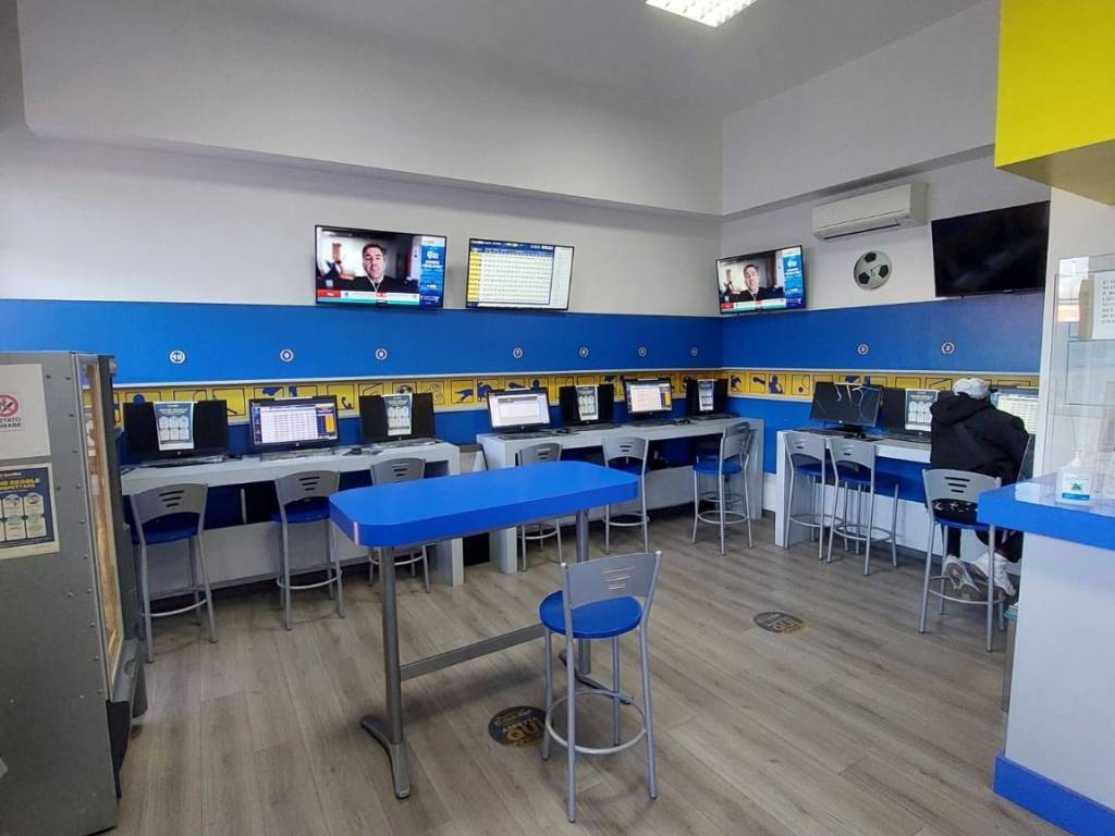 negozio in vendita a Milano in zona Forlanini