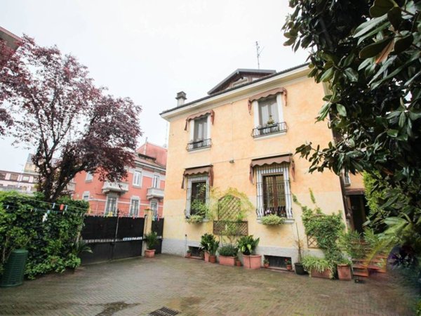 casa indipendente in vendita a Milano in zona Crescenzago