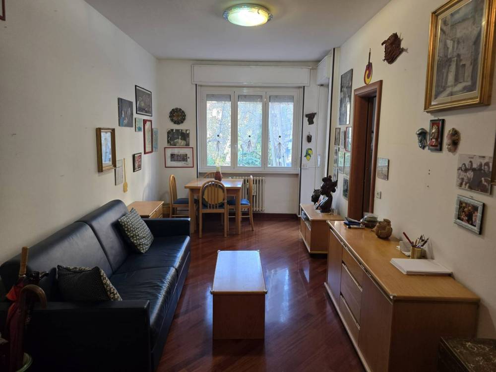 appartamento in vendita a Milano in zona Lorenteggio
