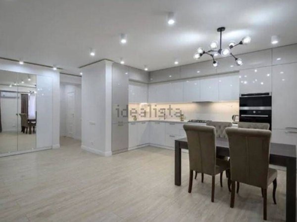 appartamento in vendita a Milano in zona Lorenteggio