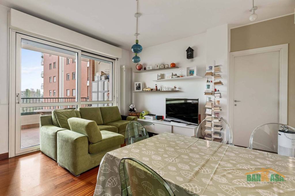 appartamento in vendita a Milano in zona Montalbino