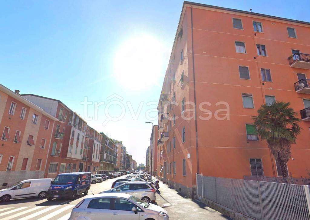 appartamento in vendita a Milano in zona Baggio