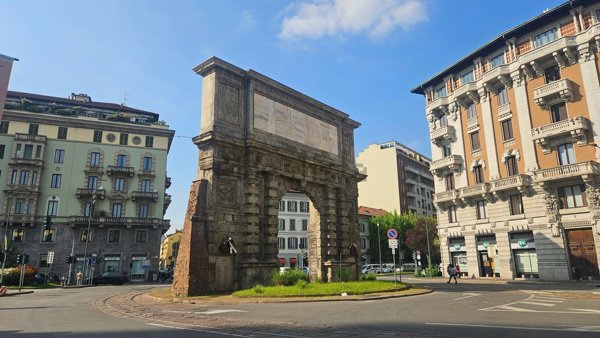 negozio in vendita a Milano in zona Porta Romana
