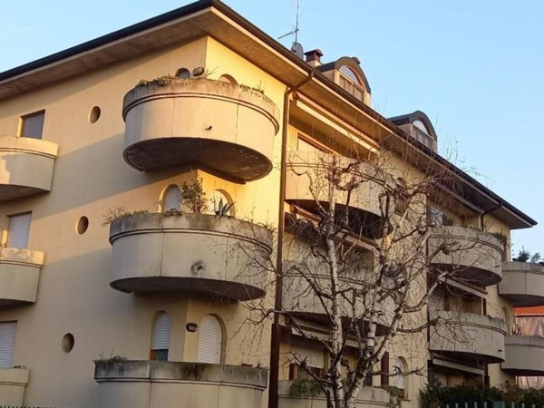 appartamento in vendita a Milano in zona Baggio